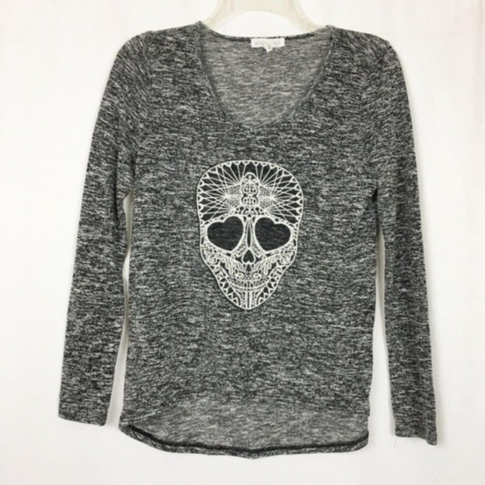 ☠️Gray marled knit skull embroidered top S